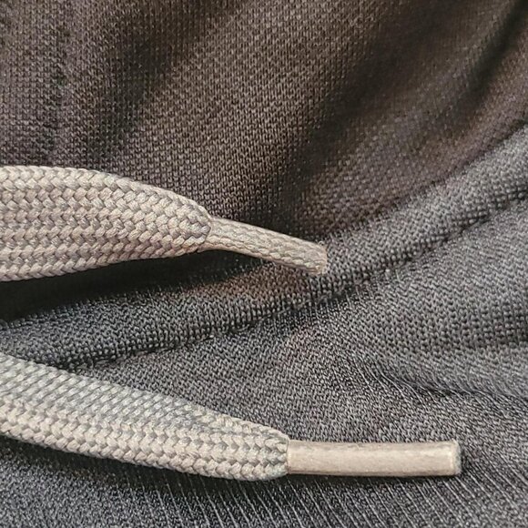 Spalding Mens Regular Medium black and Grey hoodie with unchewed strings. - Picture 4 of 5